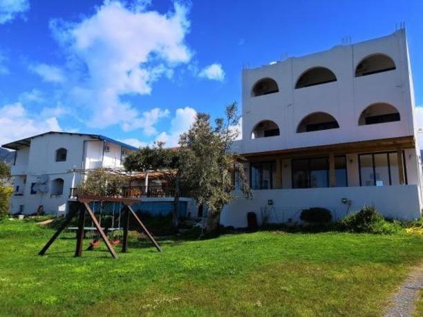 Babis & Popi Rooms And Studios Frangocastelo Exterior photo