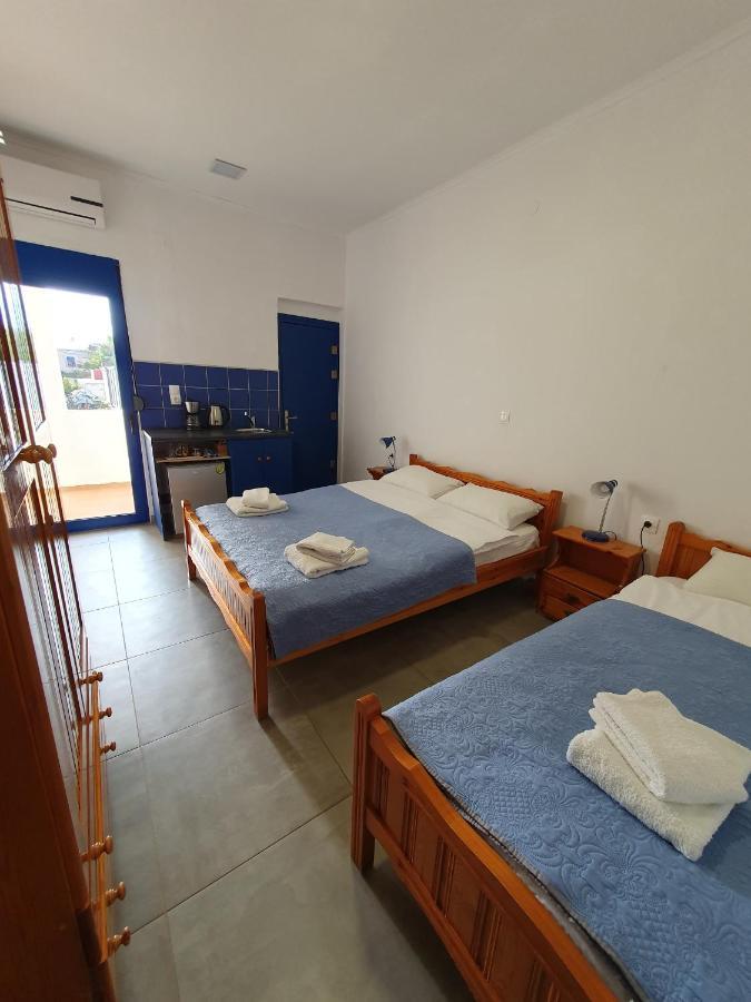 Babis & Popi Rooms And Studios Frangocastelo Exterior photo