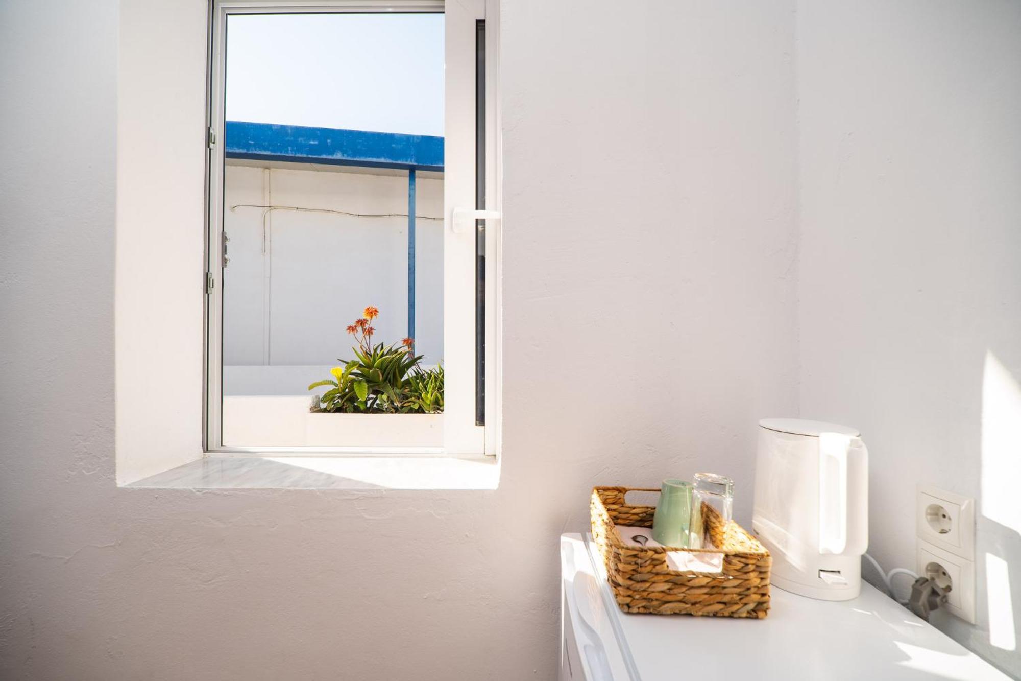Babis & Popi Rooms And Studios Frangocastelo Exterior photo